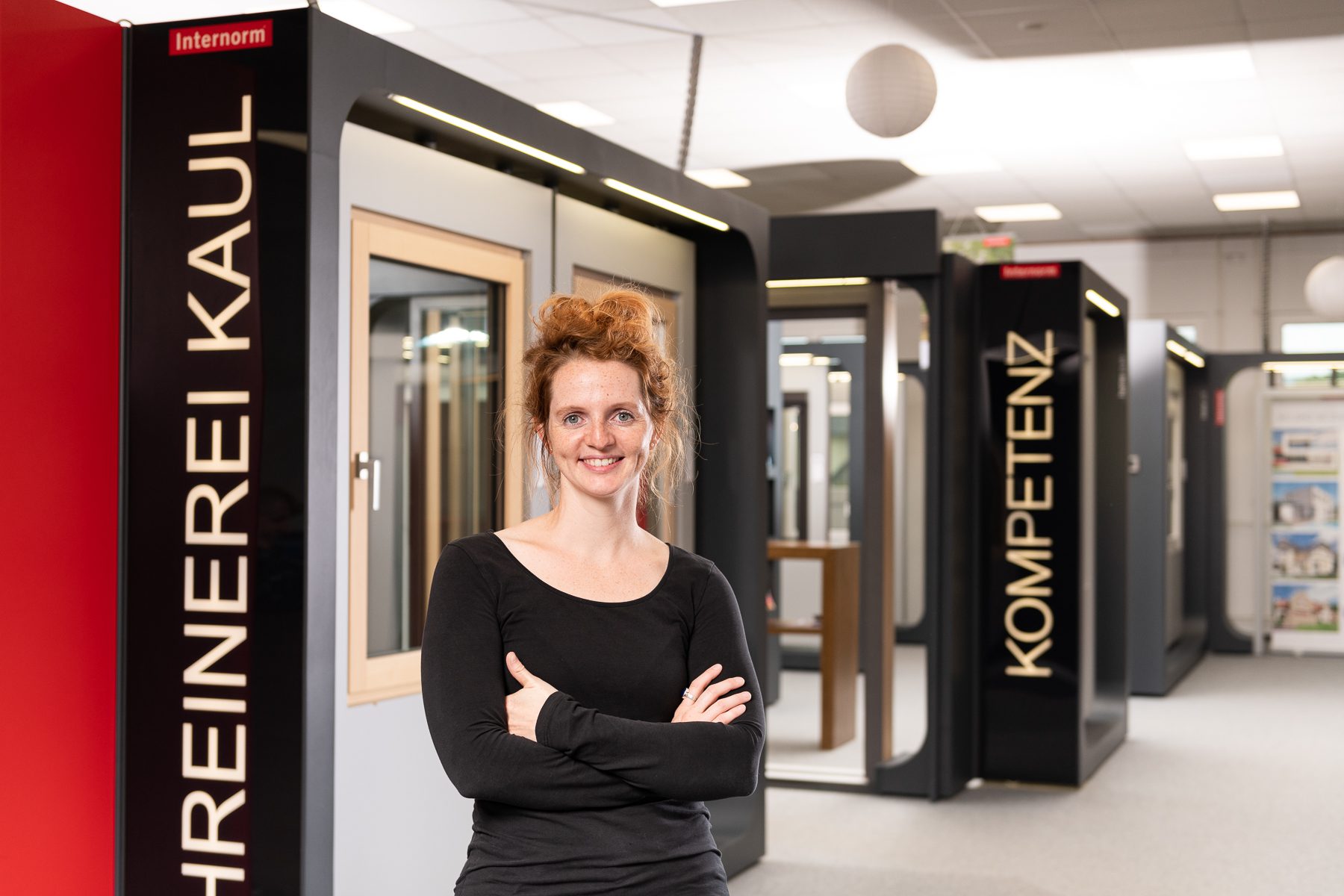 Theresa Kaul im Showroom der Schreinerei Kaul seit 2010 Modernisierung und Unternehmensübernahme