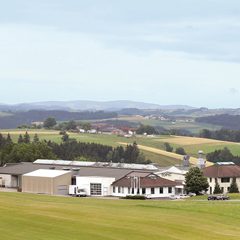 Landschaft und Produktionsstandort als Symbol für Qualität aus Österreich